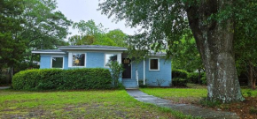 Cottage close to beach and downtown